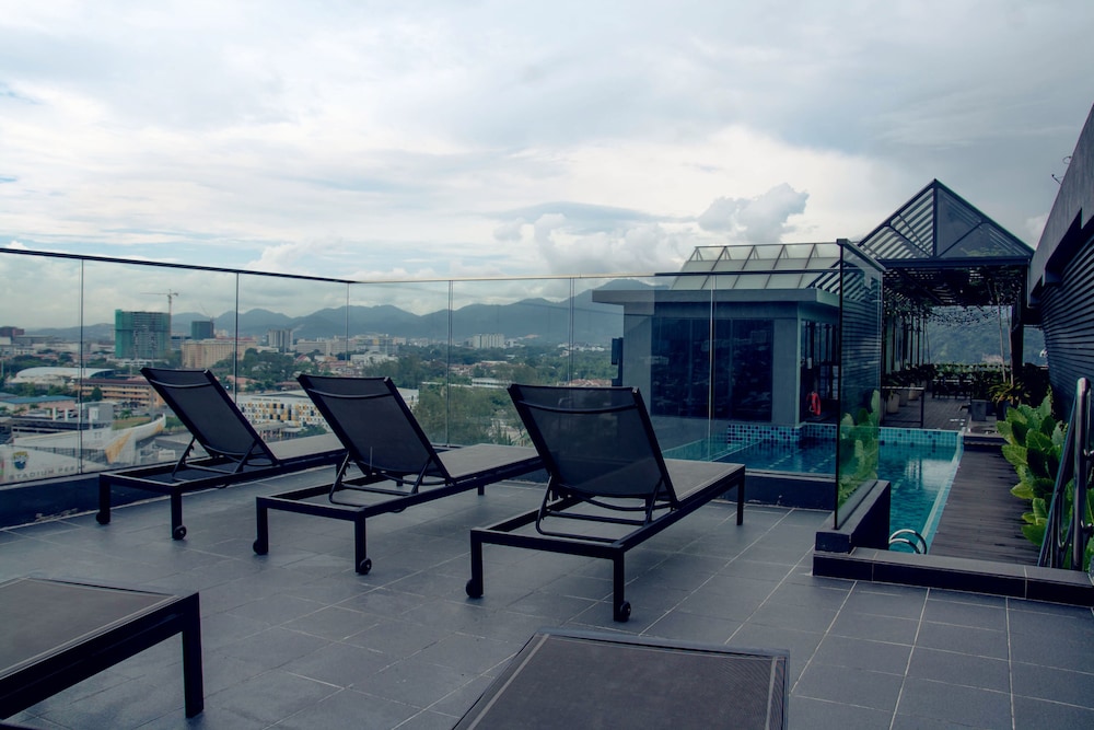 M Roof Hotel & Residences 38/53