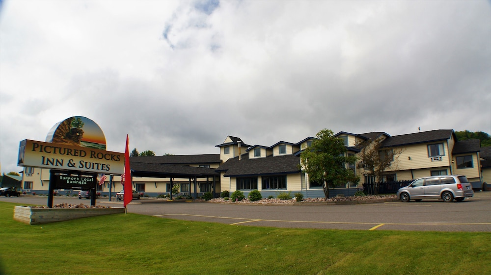 Pictured Rocks Inn & Suites 59/70