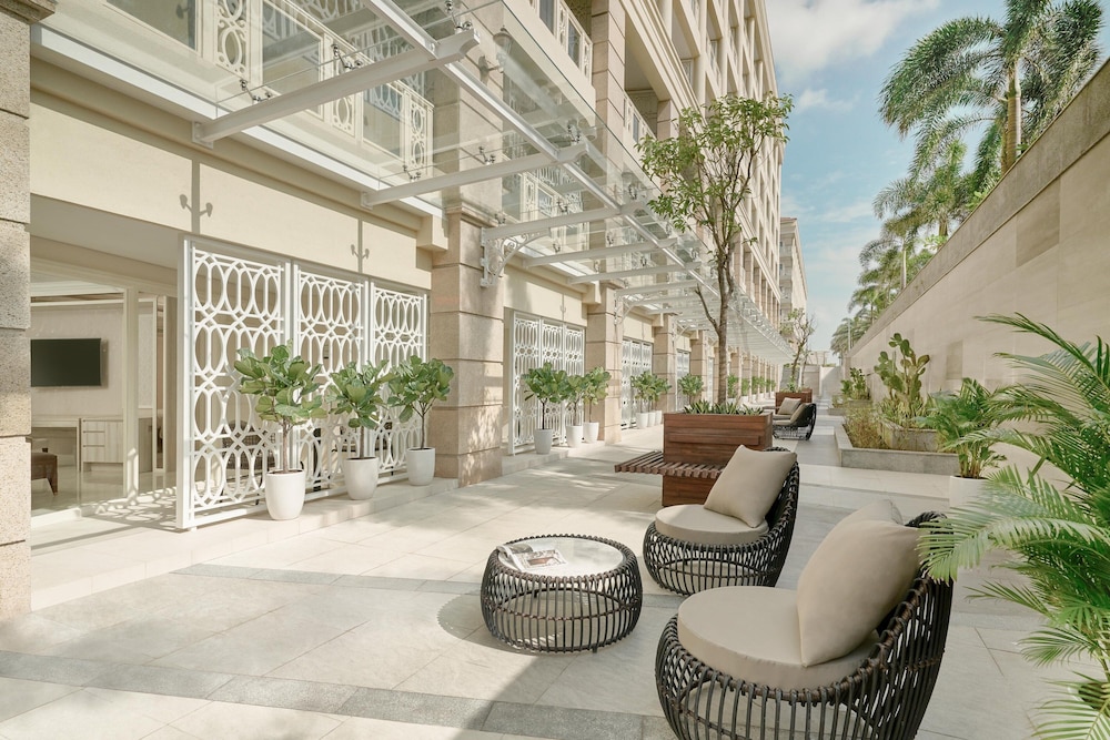 Sheraton Grand Danang Beach Resort and Spa 32/47