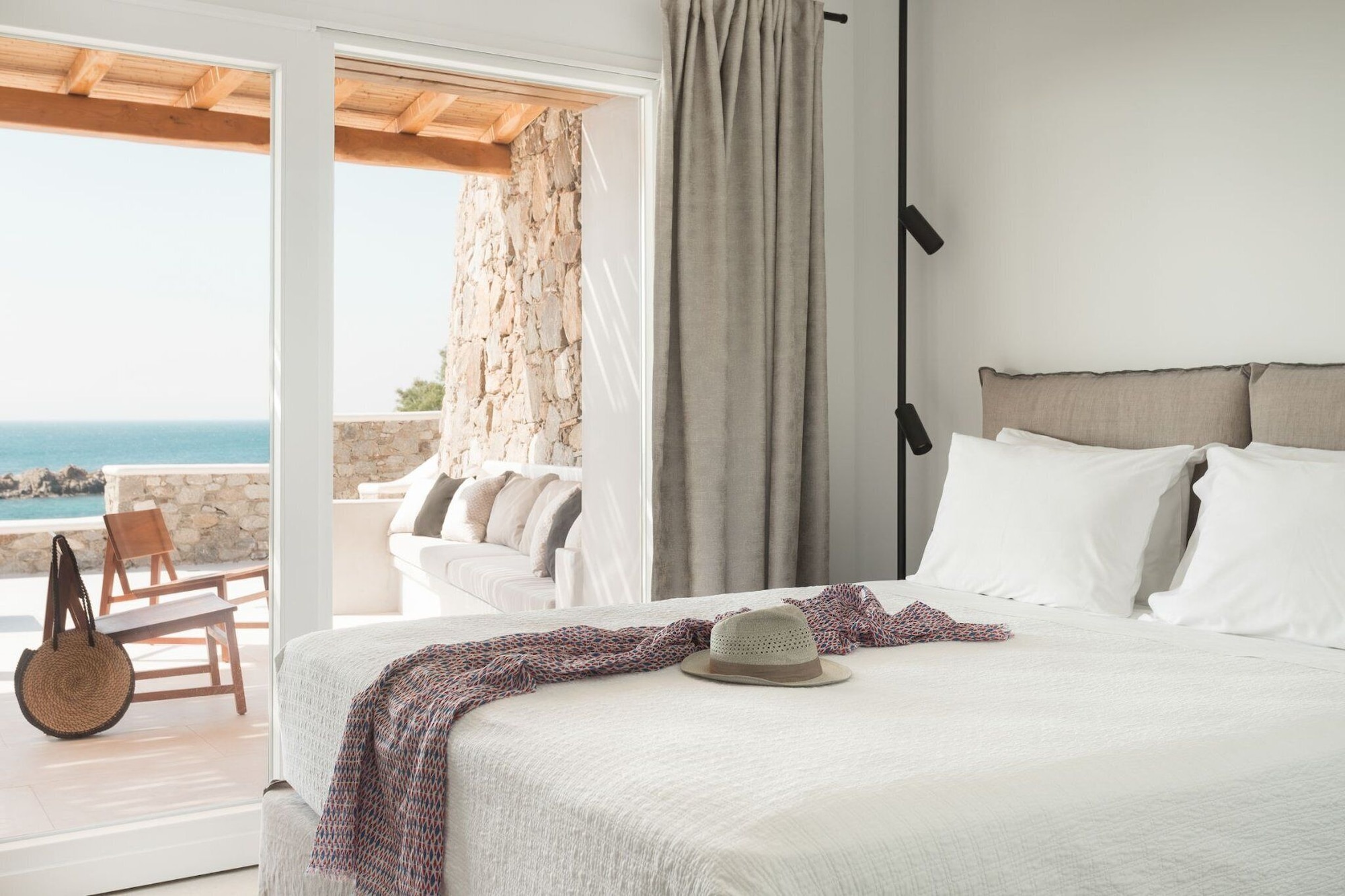 VILLA, BEACH FRONT, PRIVATE INFINITY POOL
