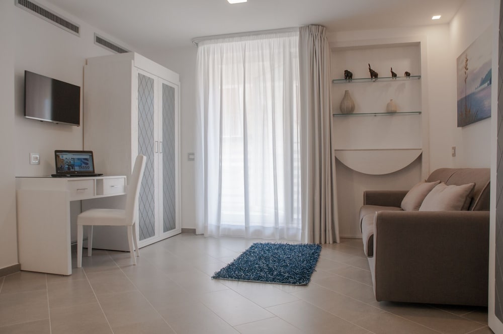 Tasso Suites 49/71