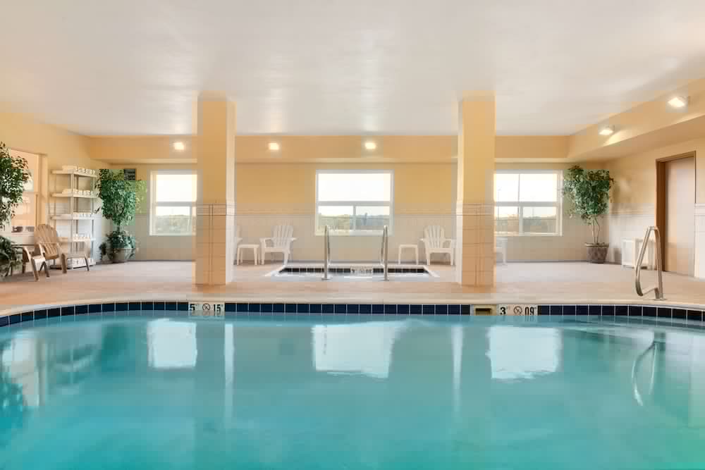 Country Inn & Suites by Radisson, Moline Airport 7/28