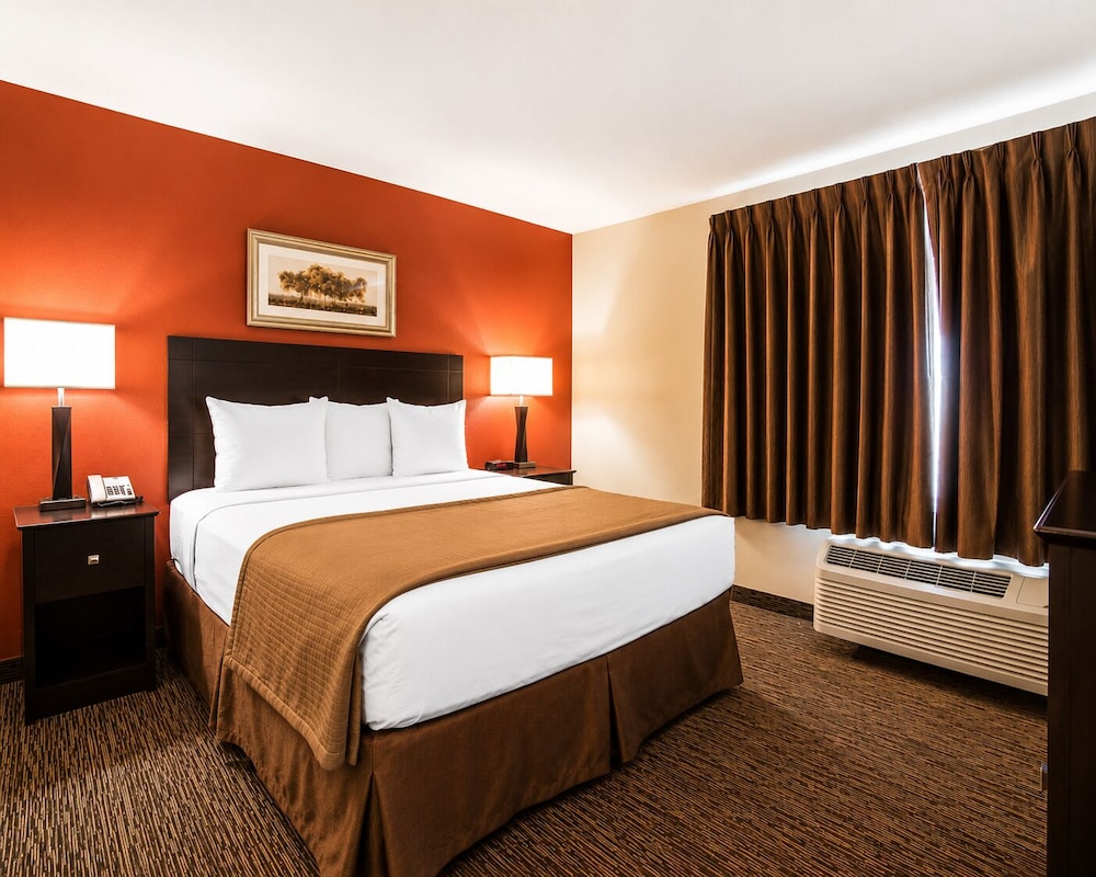 Efficiency, Suite, King Bed, Sofa, Accessible