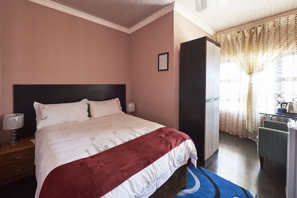 Flossie S Bed And Breakfast 5/32