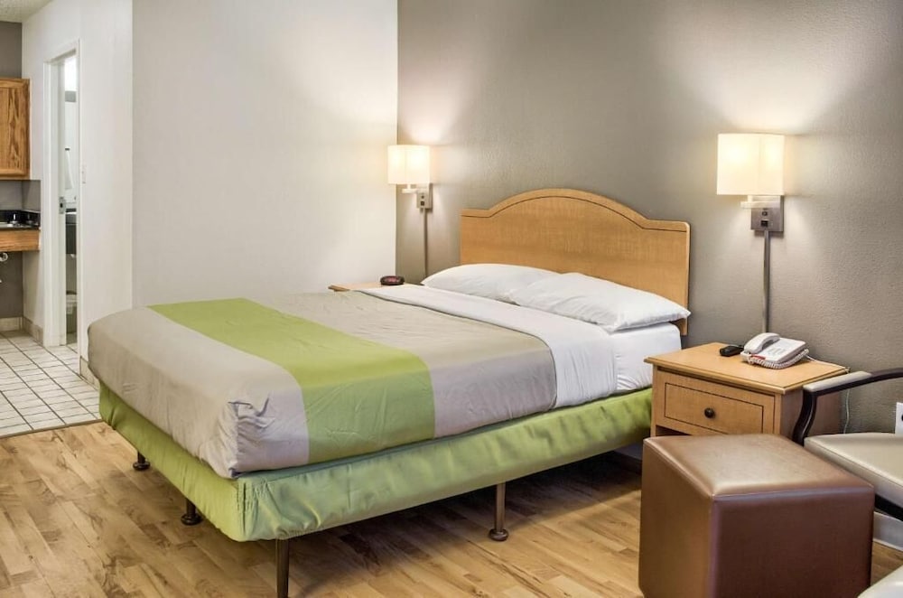 Studio 6 Extended Stay - Ocean Springs, MS 31/53