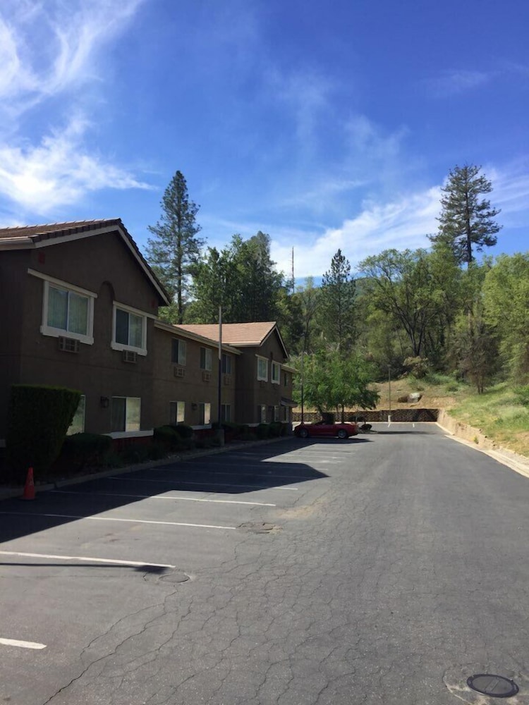 The Inelle, Oakhurst Yosemite, a Tribute Portfolio Hotel 41/46