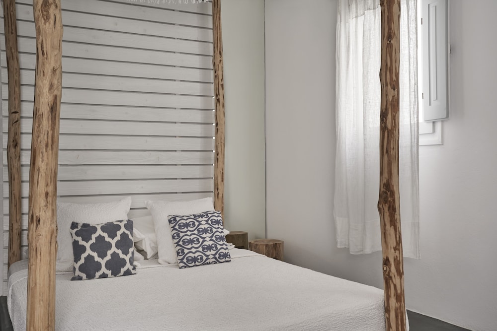 DELUXE, DOUBLE BED