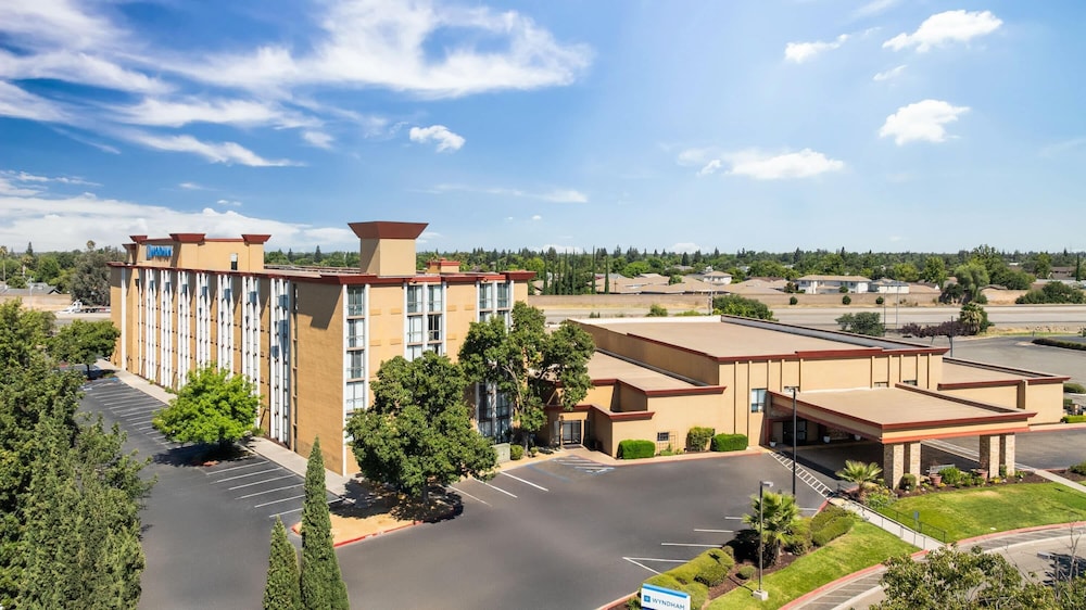 Wyndham Sacramento 68/72