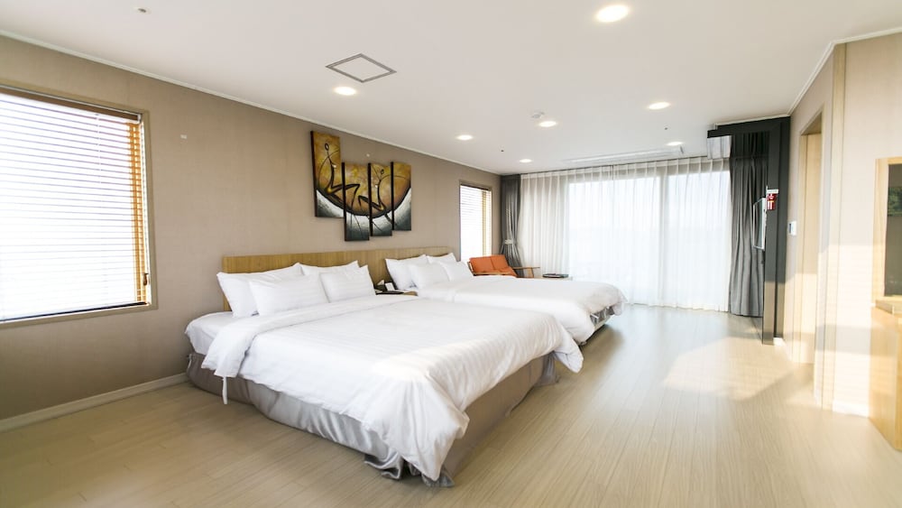 Rich Hotel 12/50