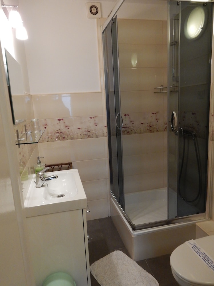 Unikat Guest Rooms 70/72