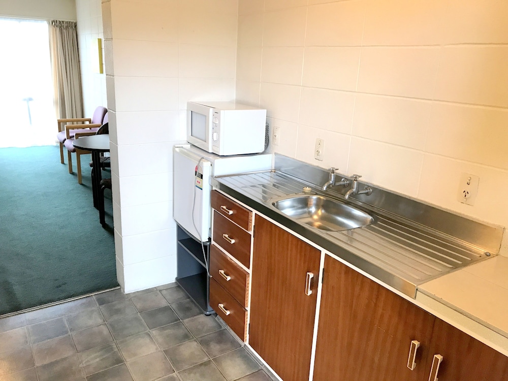 Greenview Motel 50/50