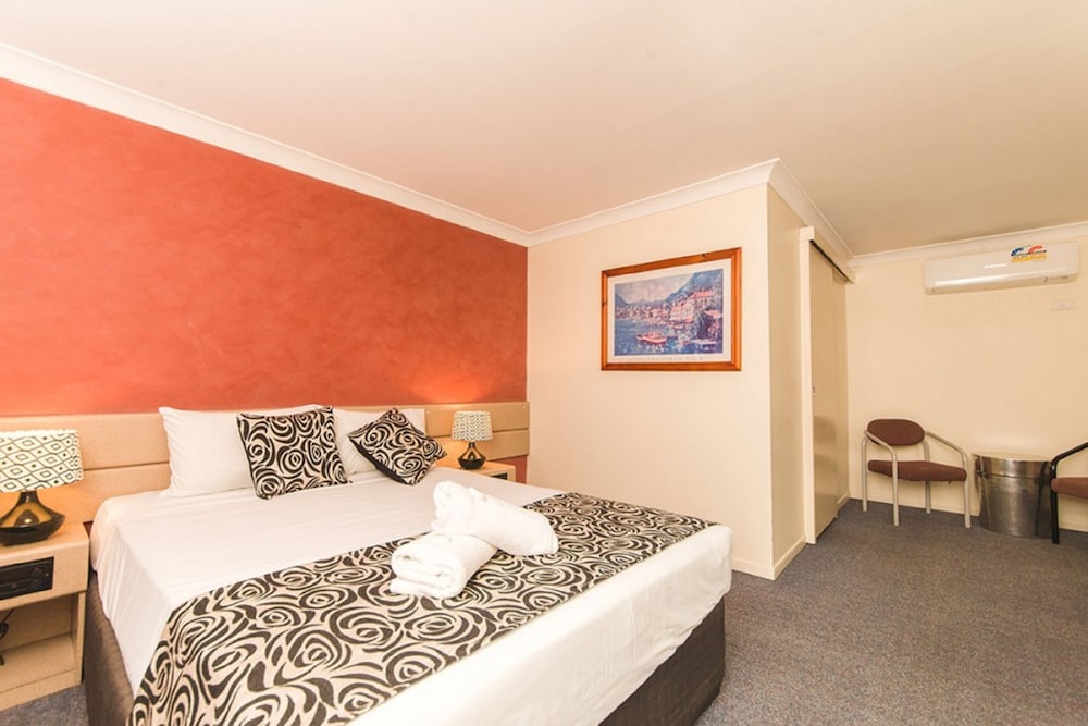 SPA, QUEEN BED