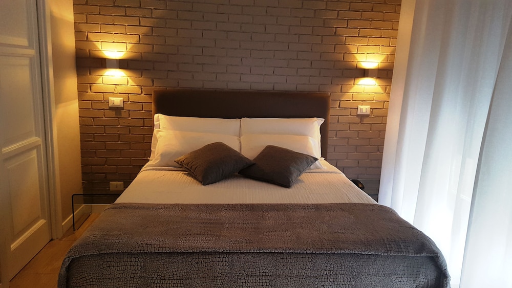 Alma Hotel 12/49