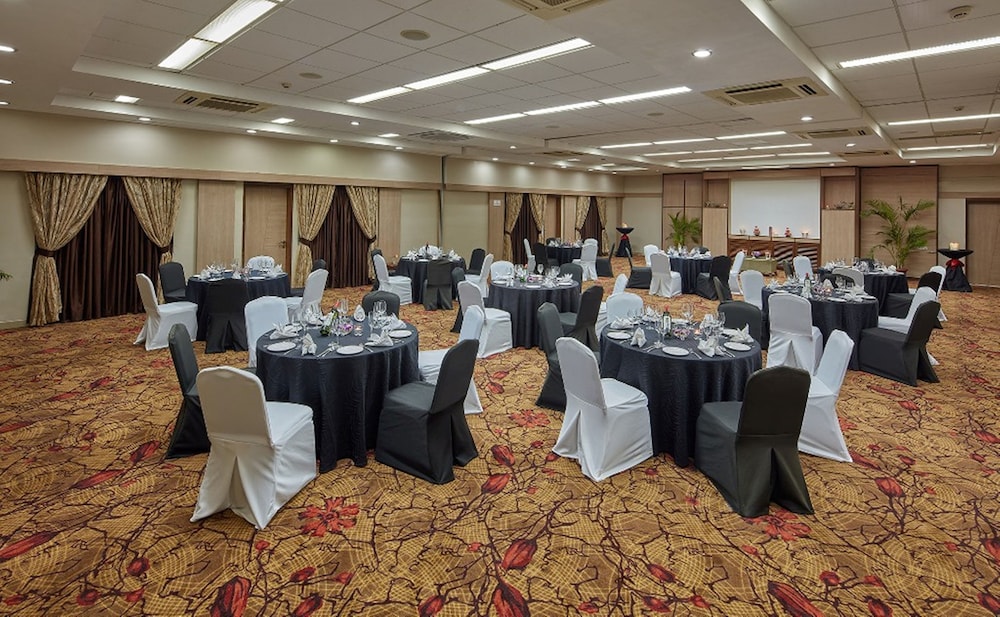 Royal Orchid Beach Resort & Spa, Goa 54/67