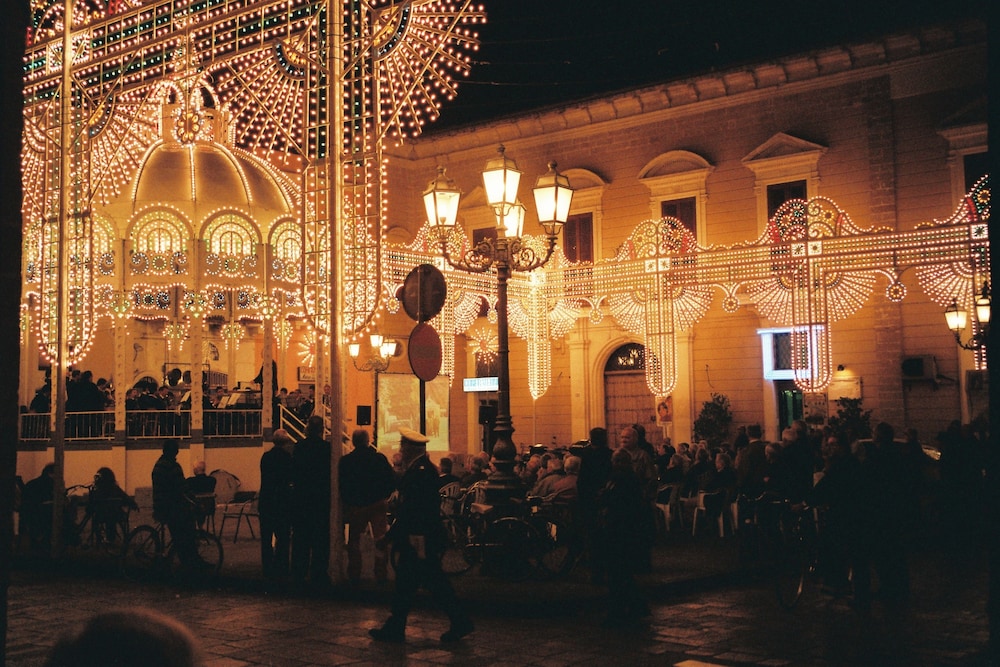 Palazzo De Castro 76/78