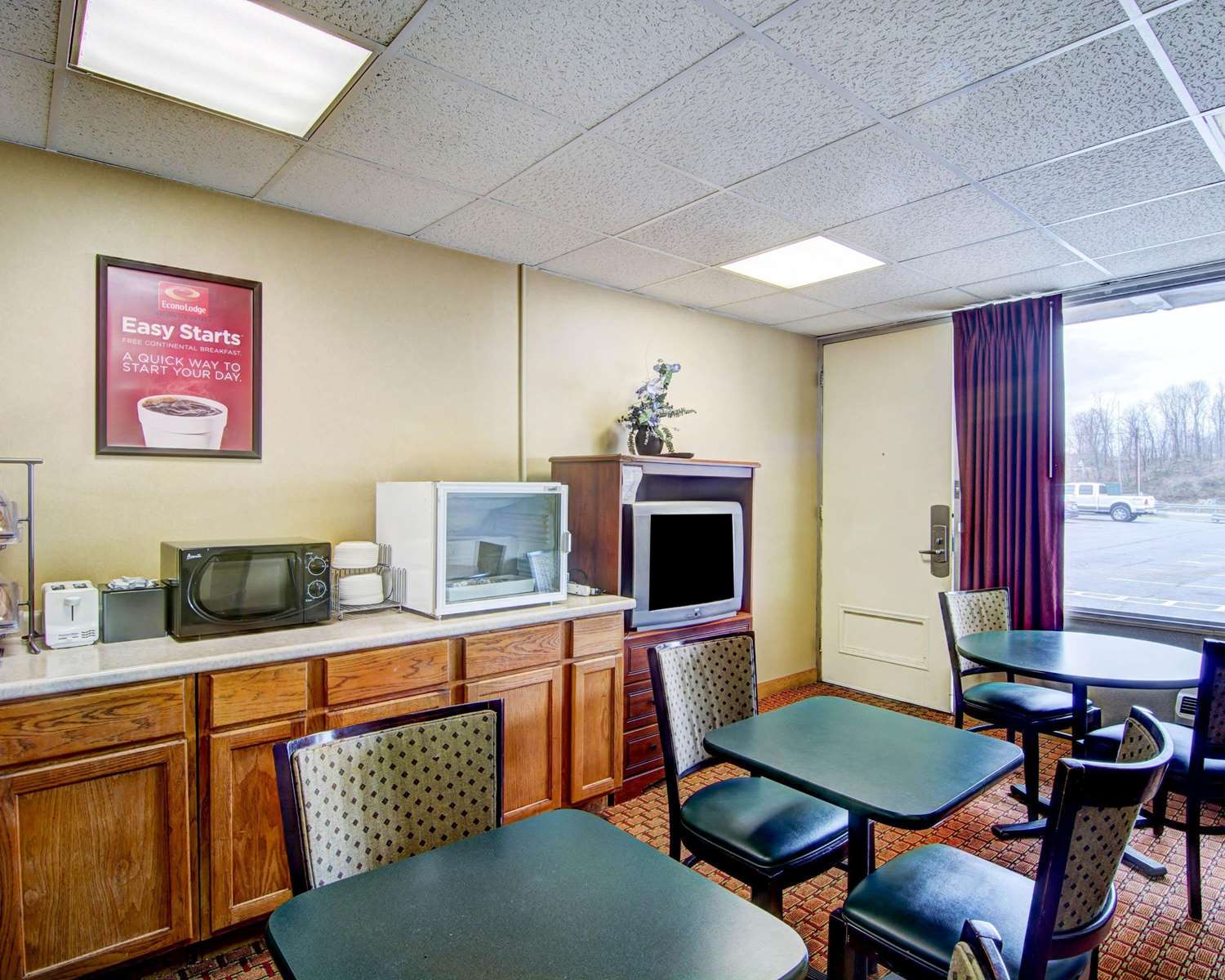 Econo Lodge Wytheville I-77 & I-81 19/21