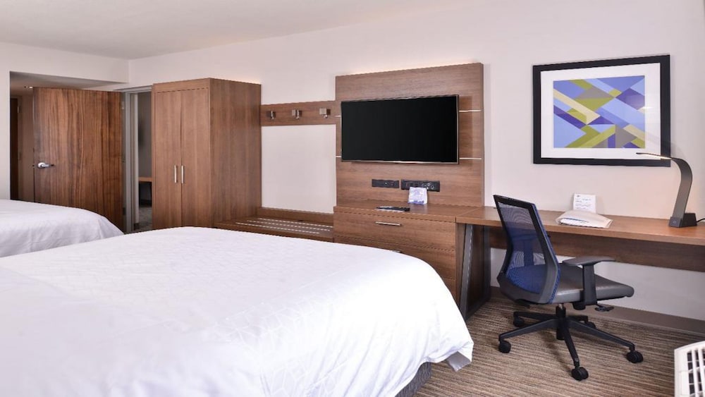 Holiday Inn Express Hotel Suites Mount Pleasant 58/61