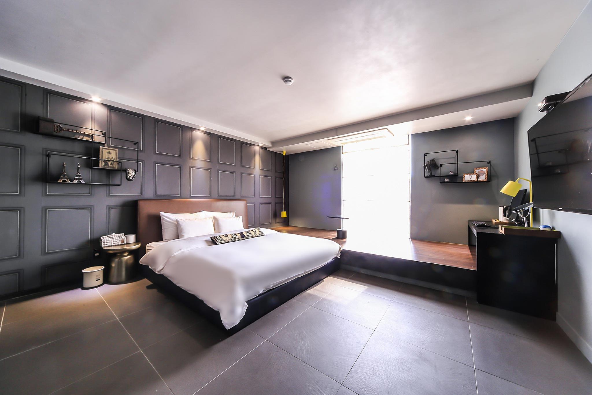 The Hound Hotel 27/45