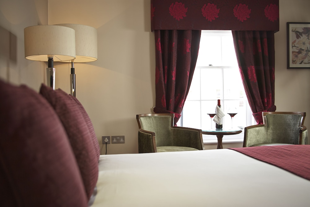 SIR CHRISTOPHER WREN HOTEL AND SPA 34/84