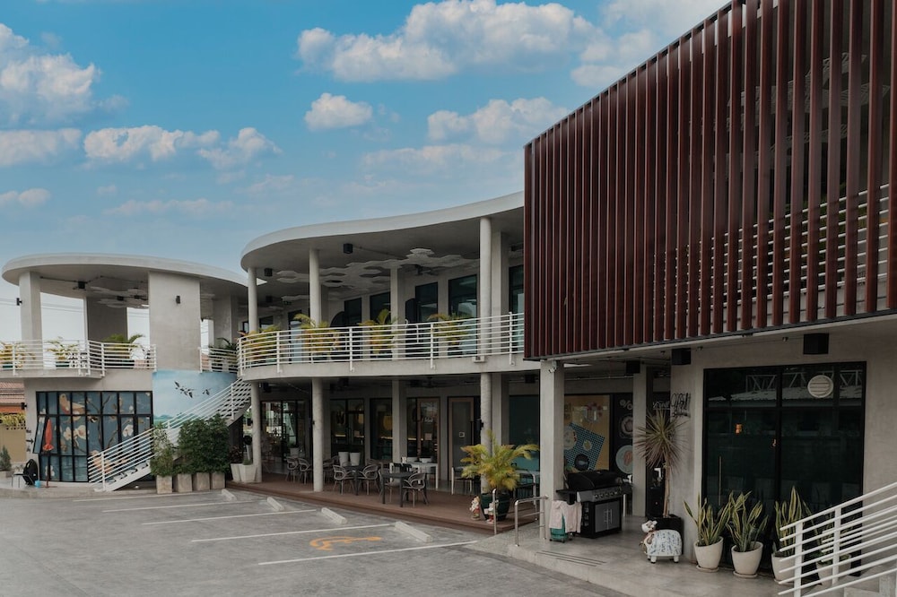 Le Lert Hotel Ratchaburi 22/24