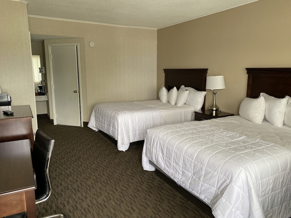 The Georgian Lakeside Resort 7/67