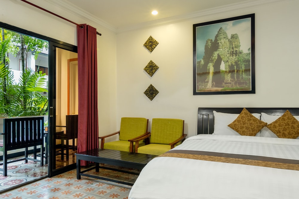 Deluxe, King Bed, Pool View