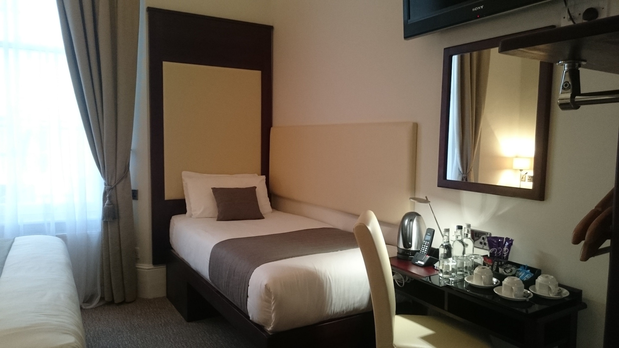ROOM, TRIPLE