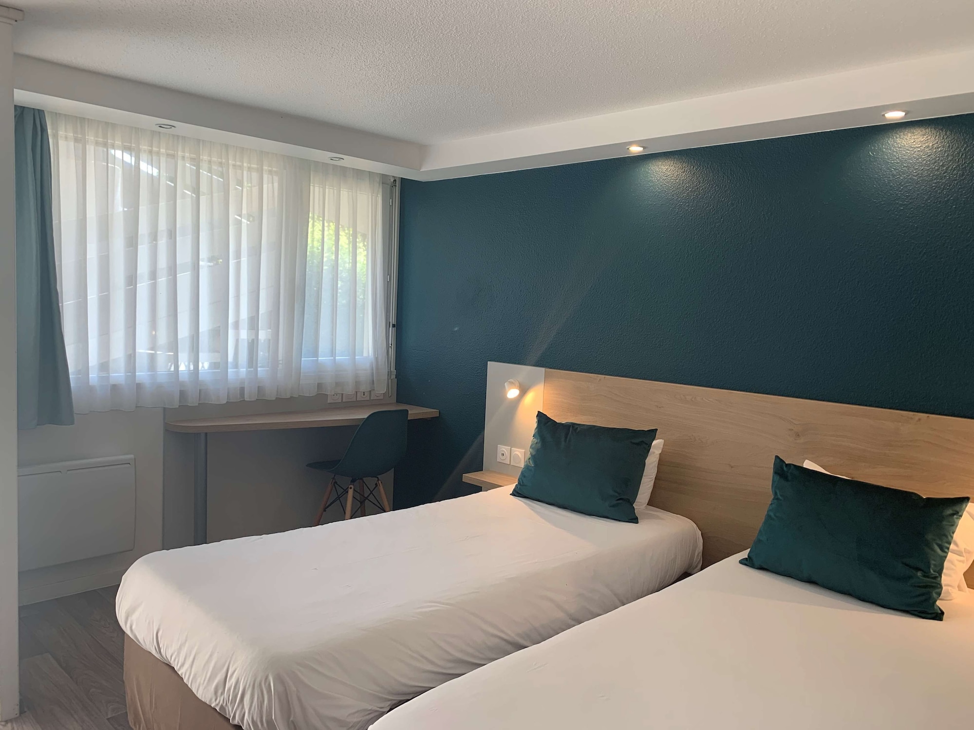 Standard, Twin Beds