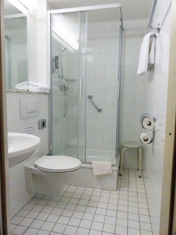Castell Hotel 45/49