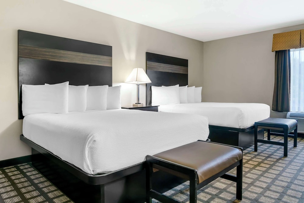 Standard, 2 Queen Beds, No Elevator, Annex