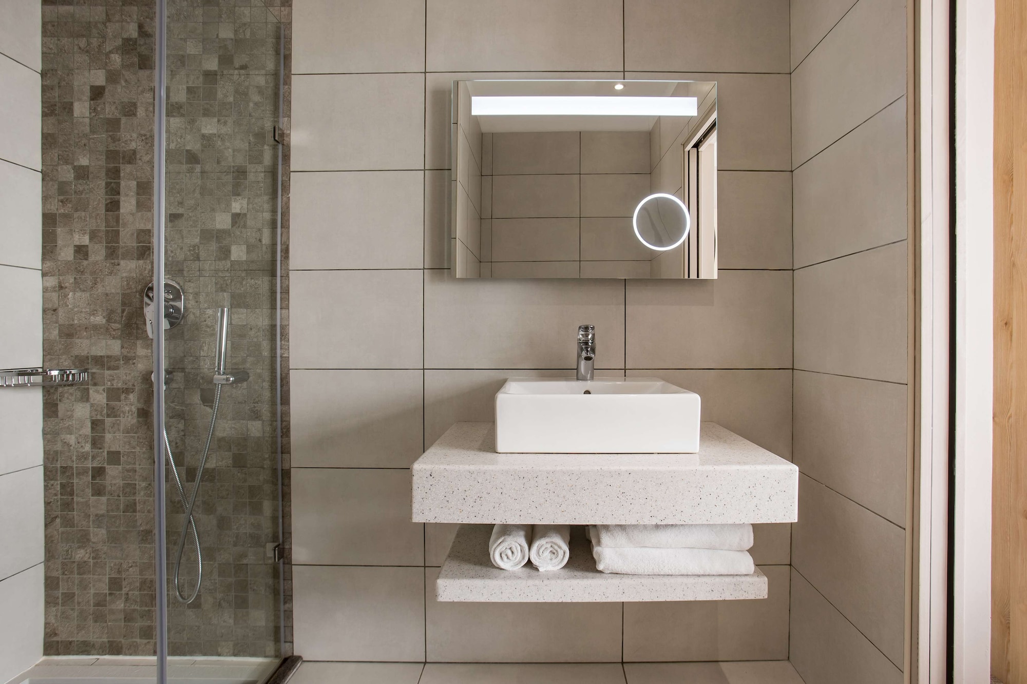 Studio, King Bed, Radisson Serviced Apartments Antananarivo City Centre 8/9
