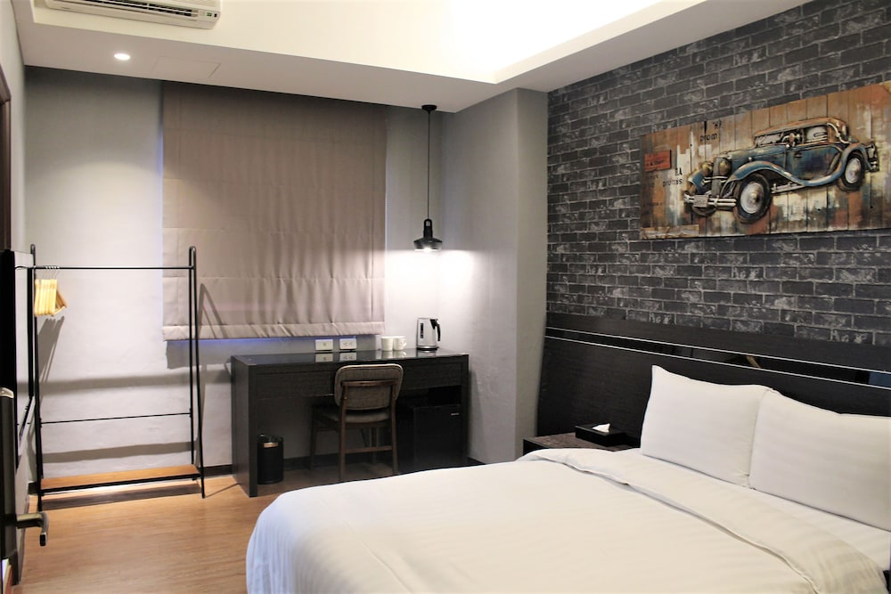 Military 75 Hotel 14/70