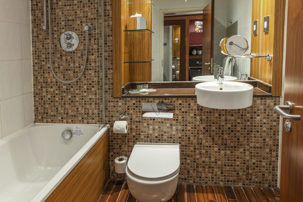 Ashford International Hotel & Spa 57/61