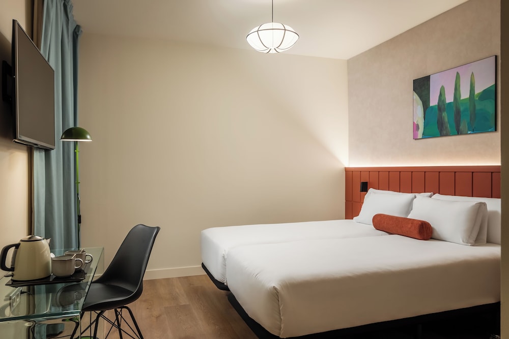 Cosmov Bilbao Hotel** 15/63