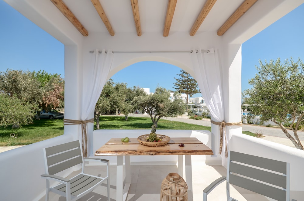 Naxos Nature Suites 20/39