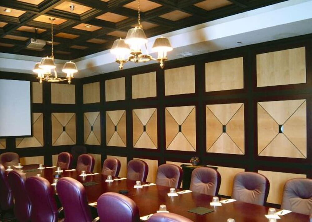 The Bertram Inn & Conf Ctr, Trademark Collection Hotel 48/51