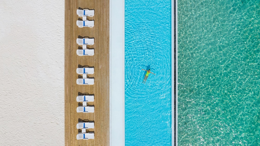 Sandies Bathala Maldives 33/71
