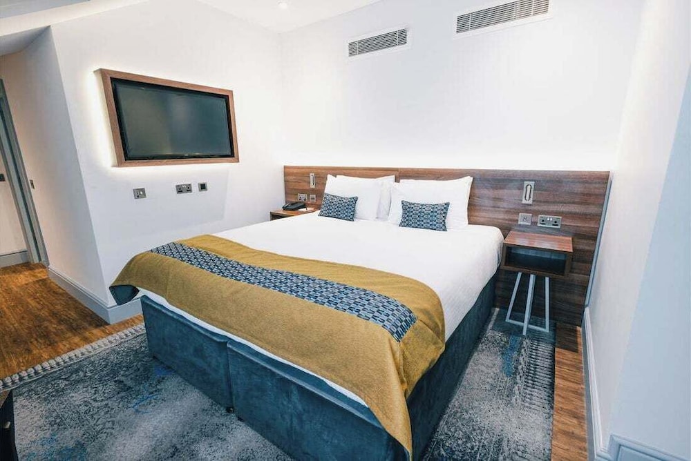 DELUXE, DOUBLE BED