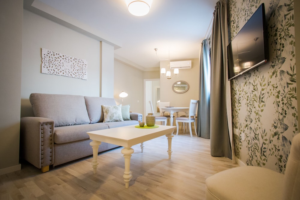 HOLIDAYS2MALAGA SUITES APARTMENTS 27/51