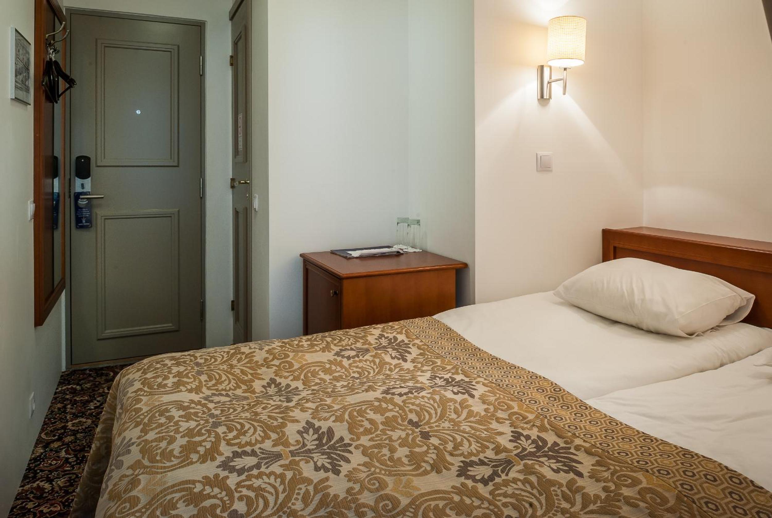 Budget, Double or Twin Bed, No Window