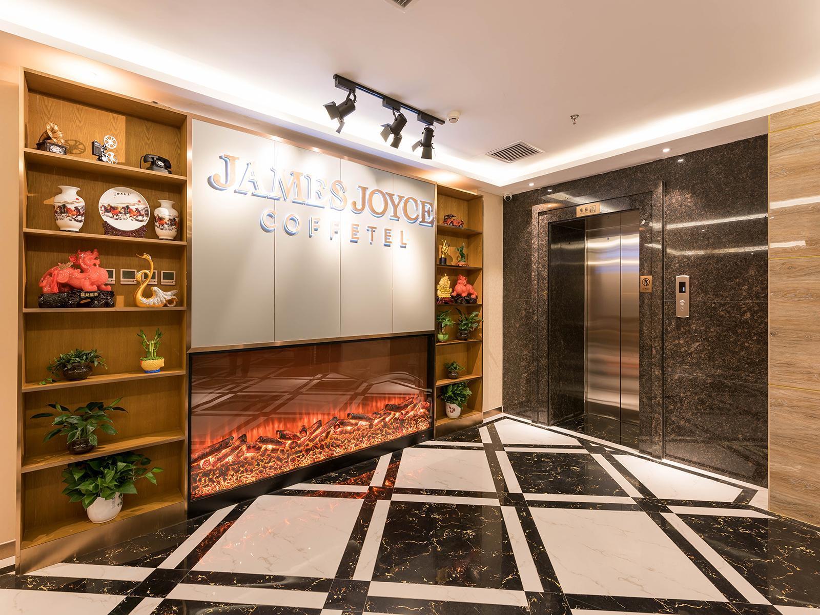 James Joyce Coffetel (Beijing West Railway Station, Lianhua Bridge) 7/41