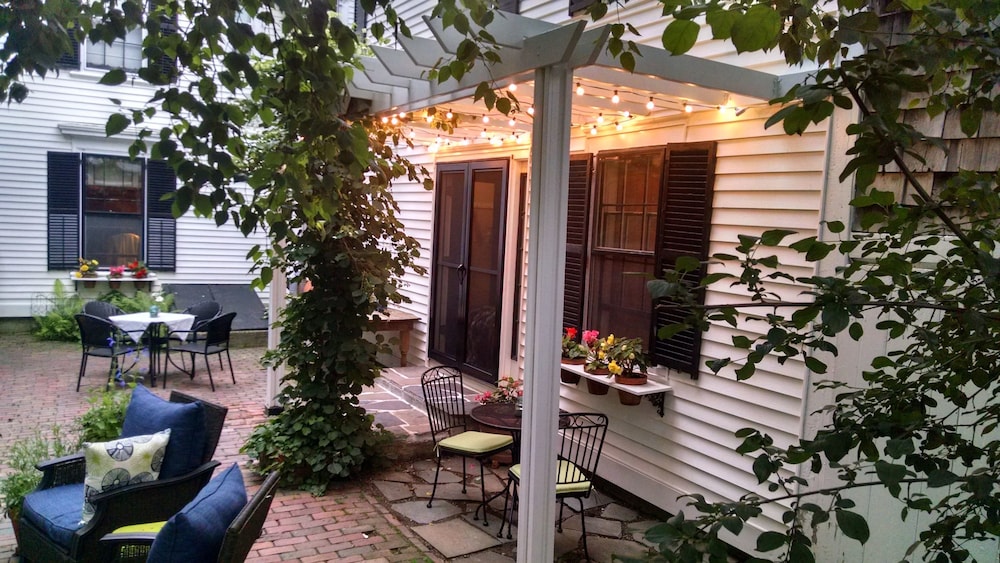 Benjamin F Packard House Bed and Breakfast 40/47