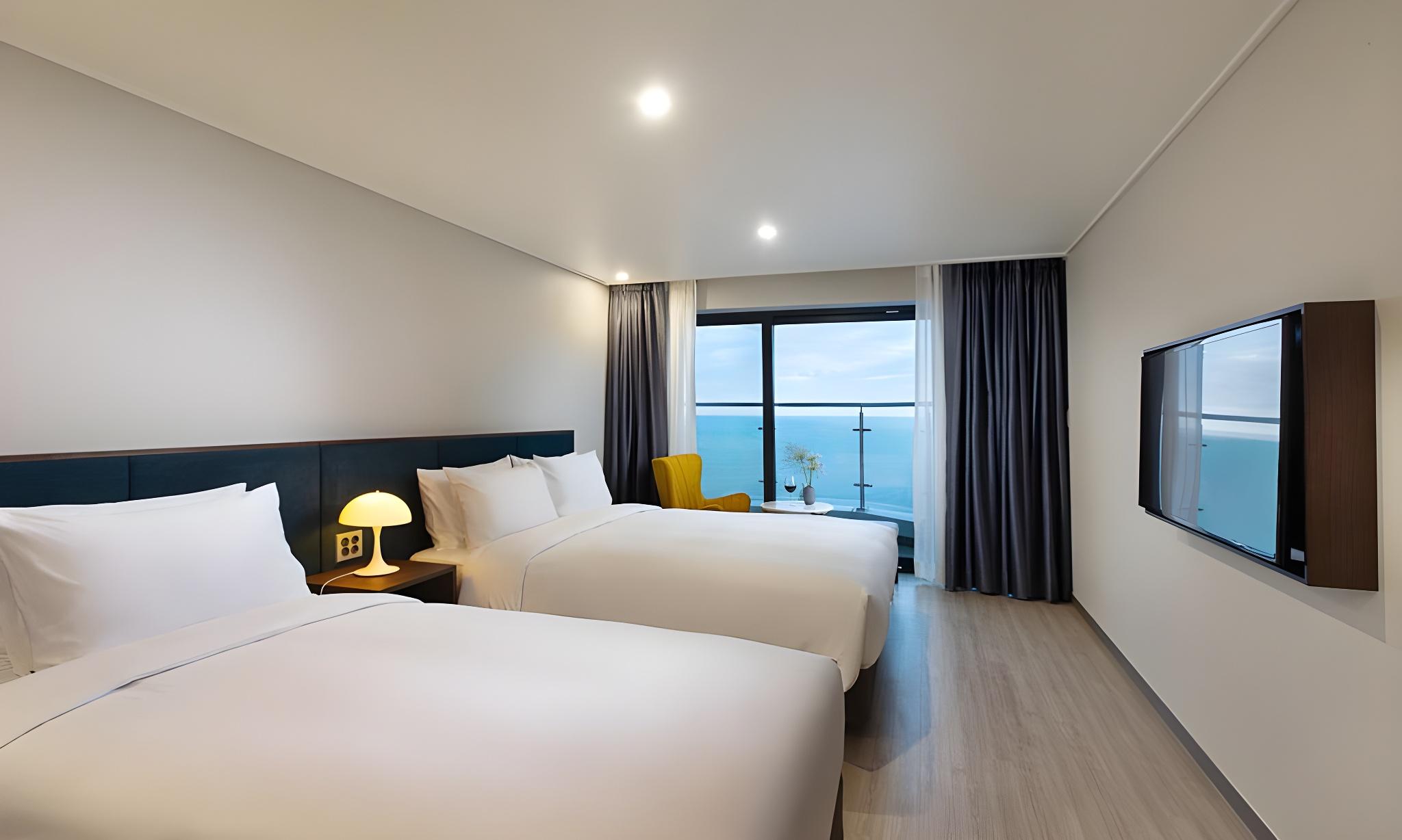Ocean, Family, Twin Beds