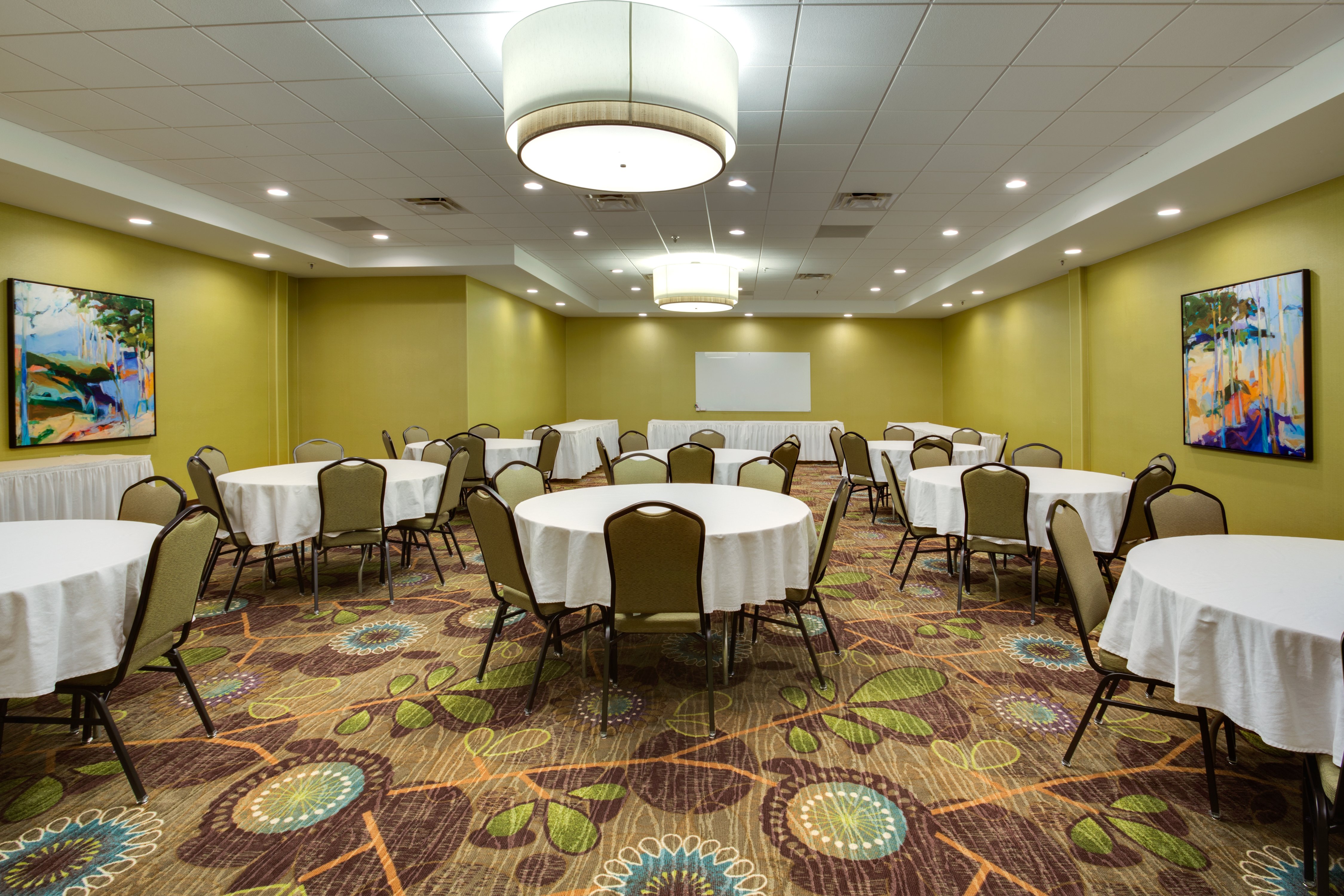 Holiday Inn Express Wilkesboro 53/59
