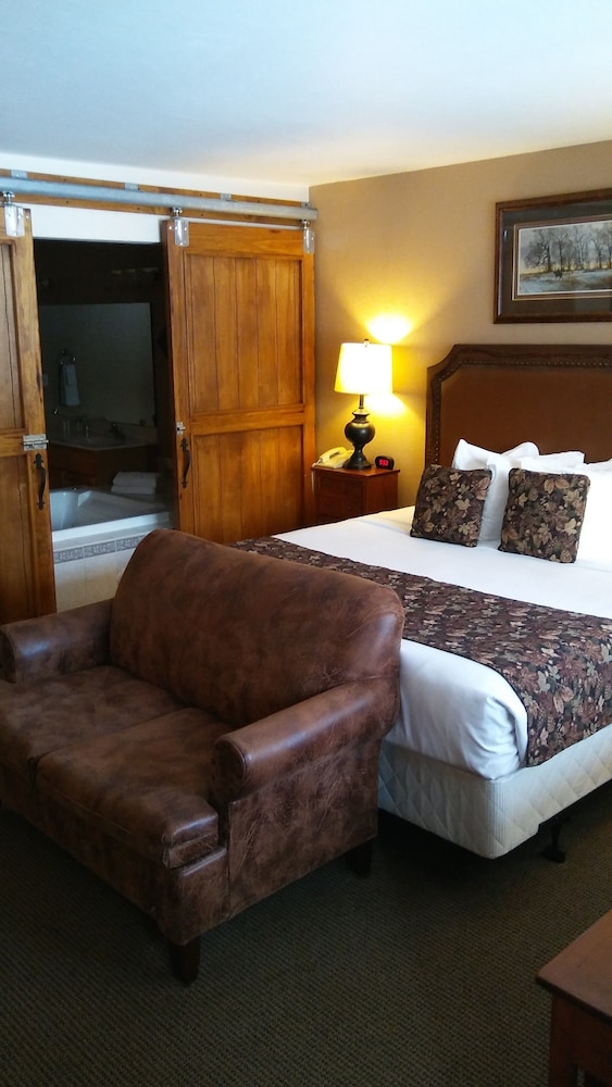 Lodge at Leathem Smith 21/61