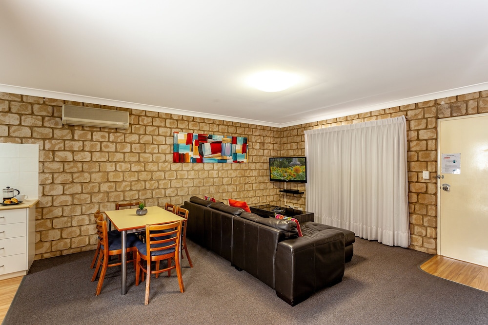 Great Divide Motor Inn 39/49