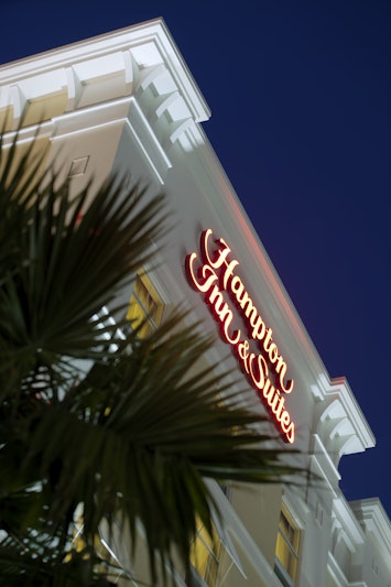 Hampton Inn and Suites Savannah Midtown 1/14