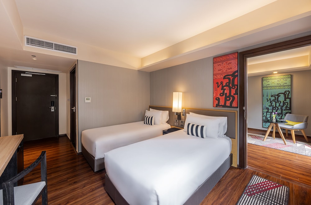 Friends and Family, Connecting, Queen and Twin Beds