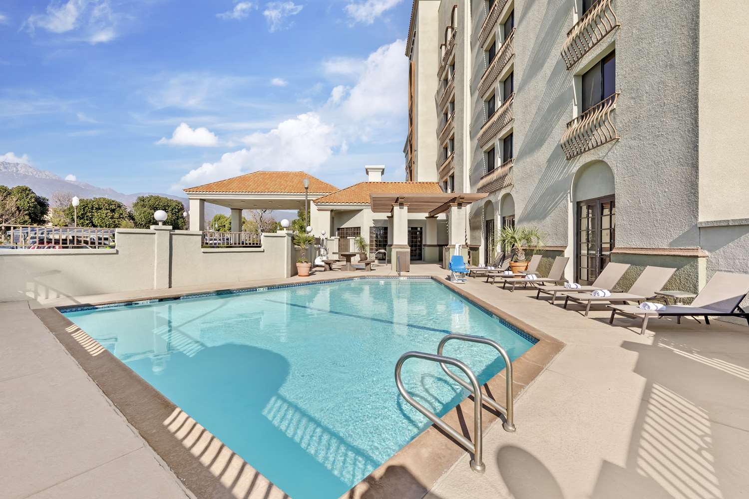 Best Western Plus Heritage Inn Rancho Cucamonga/Ontario 24/40