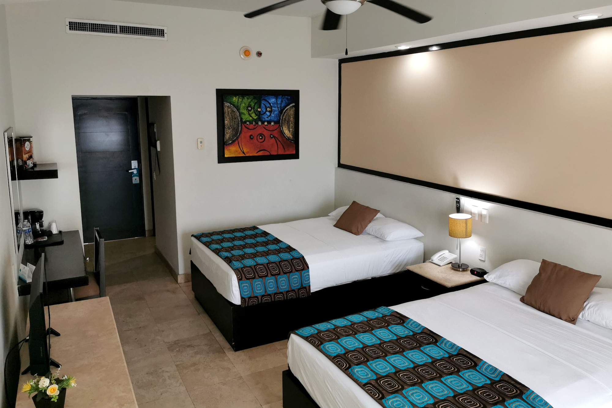 STANDARD, 2 DOUBLE BEDS